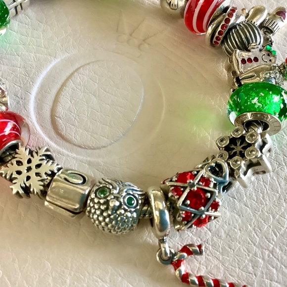 Pandora bracelet with Christmas/ Winter holiday charms - Picture 4 of 7